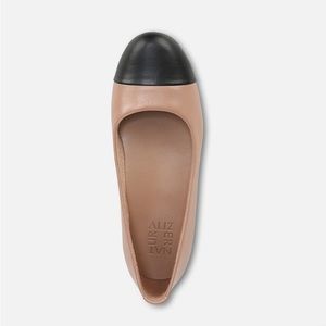 Brand new Naturalizer Cap toe Flat size 11